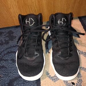 Nike Hyperdunk 2017 TB B/w Women's Basketball Shoe